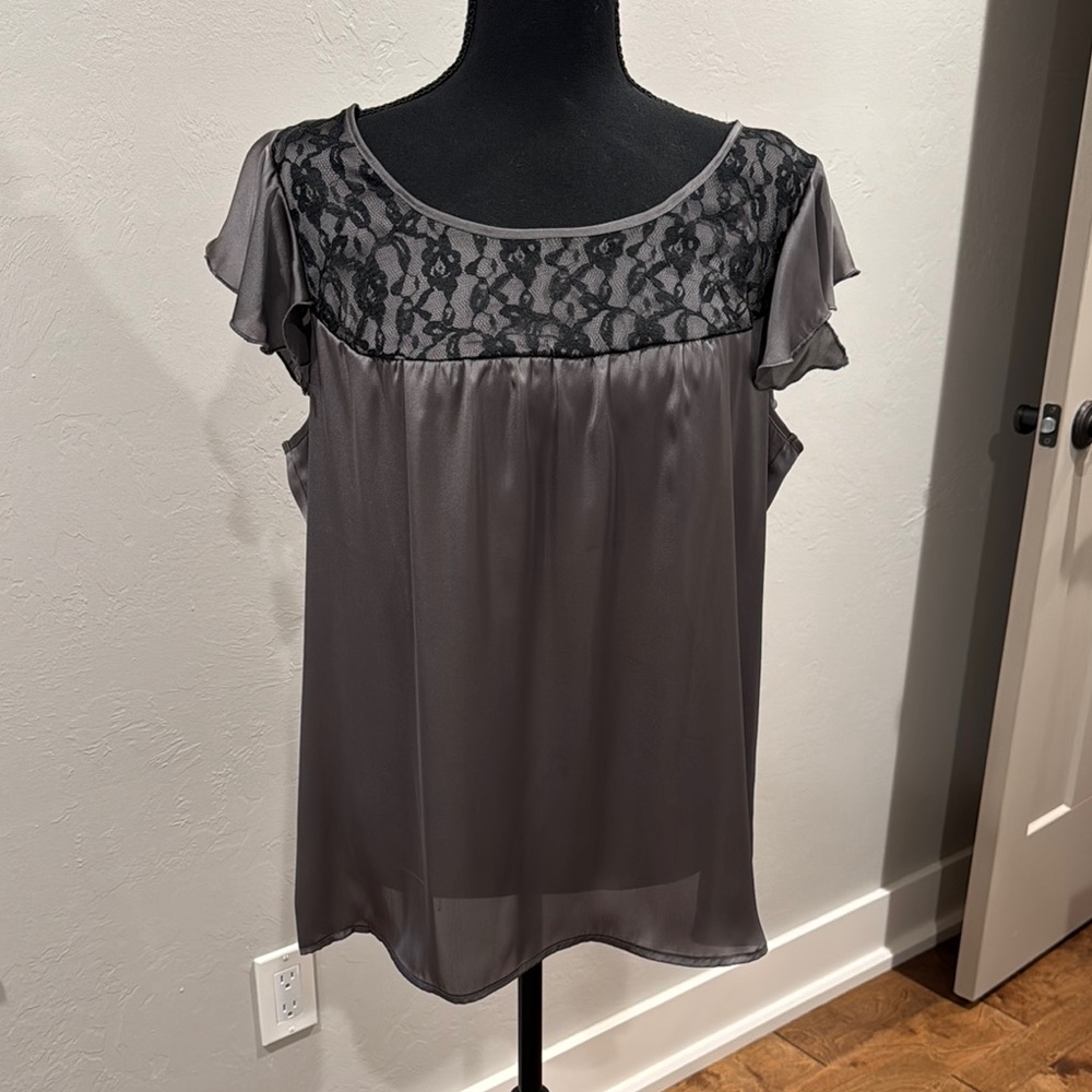 Worthington Black and Gray Ruffled Flutter Sleeve Blouse